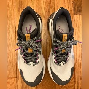 Brooks Catamount 2 women’s trail running shoe. Size 9.  Like new, worn once.